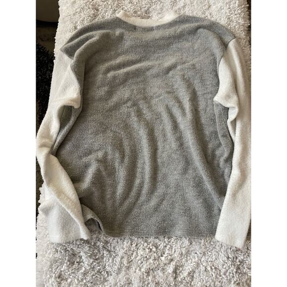 Moa Moa Girls Sz. XL Gray & White Sweater. So Soft. Comfortable - Picture 7 of 8